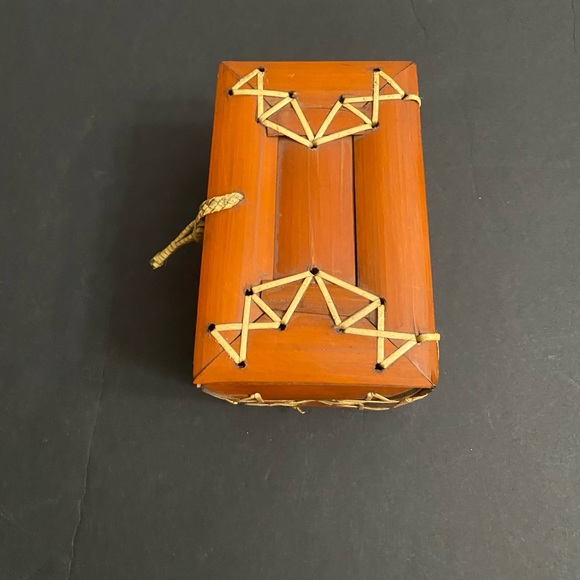 Vintage Hand Made Bamboo Box, Small Size: 5 5/8” L. X 3.5” X 3.5”, Unmarked - Picture 9 of 13